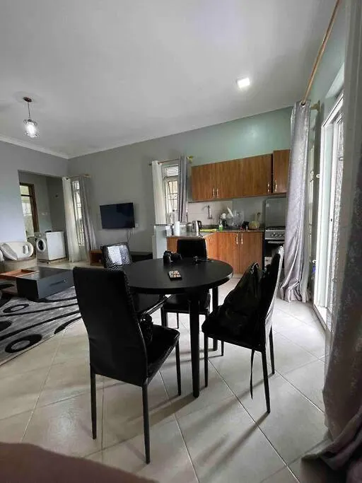 Lovely 1-Bedroom Apartment In Kansanga 0*, Kampala